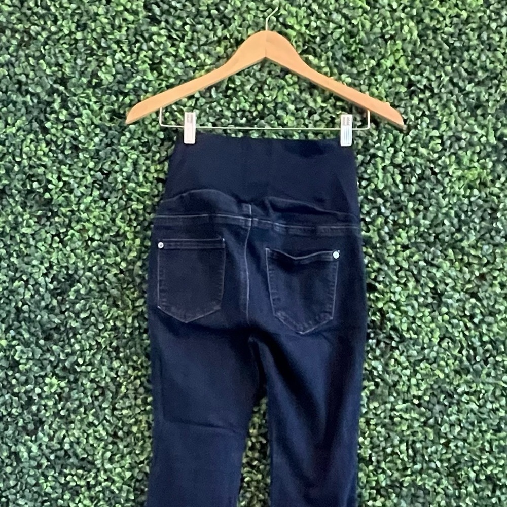 A Pea In The Pod Maternity Medium Wash Jeans - Picture 5 of 6